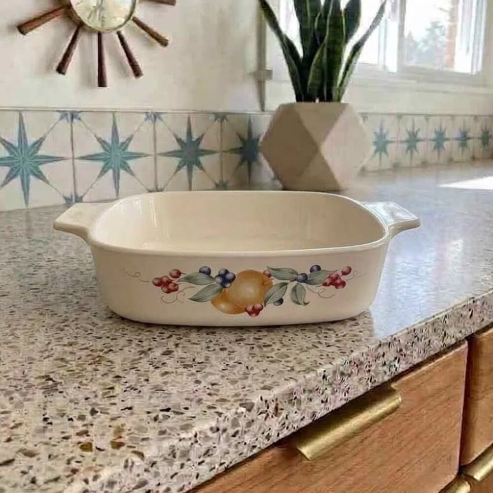 Vintage Corning Ware Abundance A-2-B 2 Liter Off White Casserole Fruit